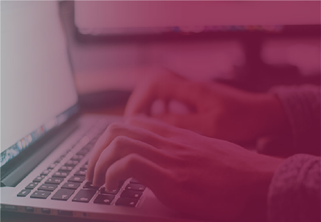 Estudiante tomando un diplomado