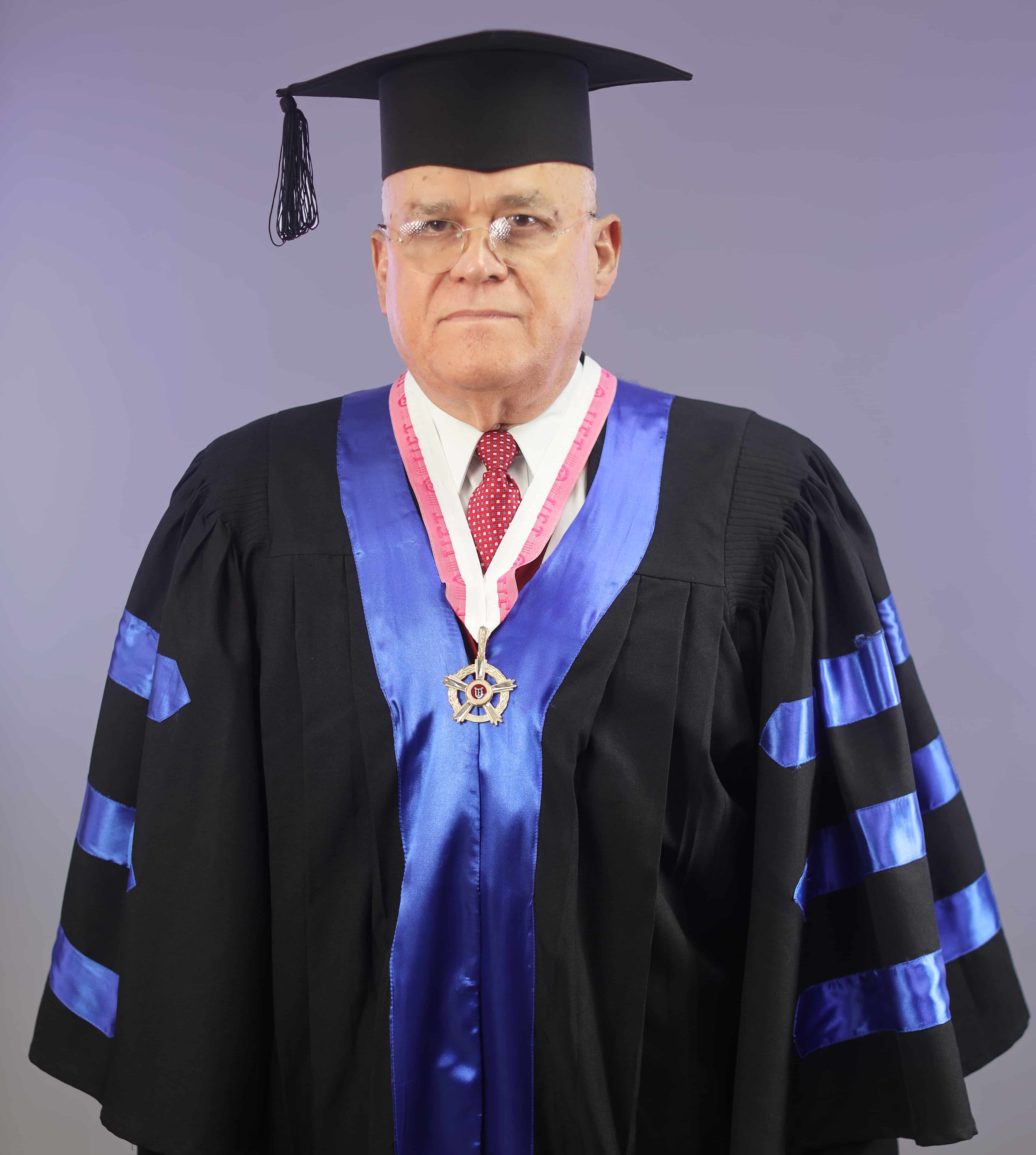 Dr. Douglas Barráez - Decano de Postgrado