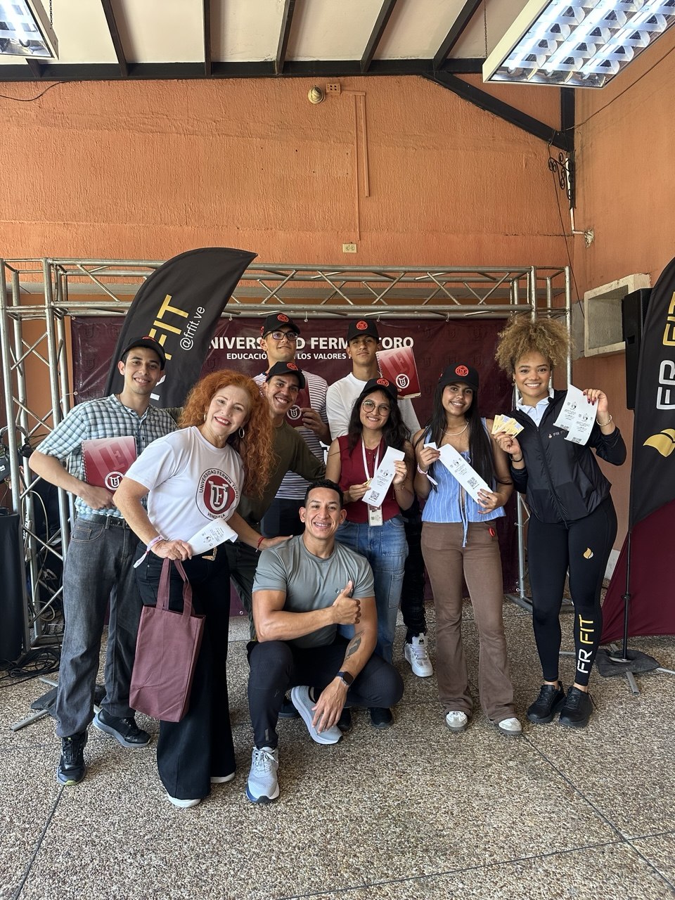 Estudiantes en el nuevo laboratorio