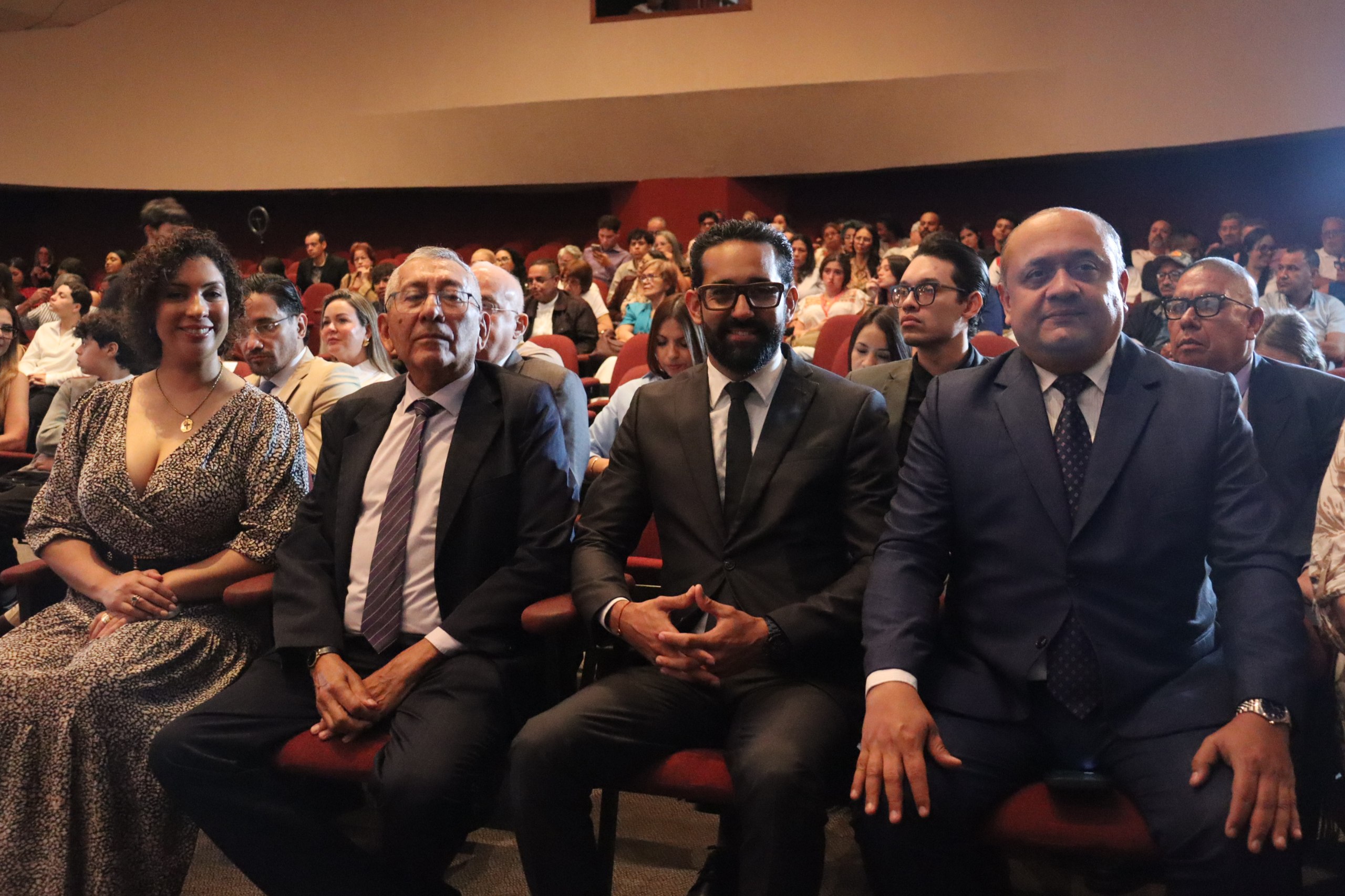 Estudiantes en el nuevo laboratorio